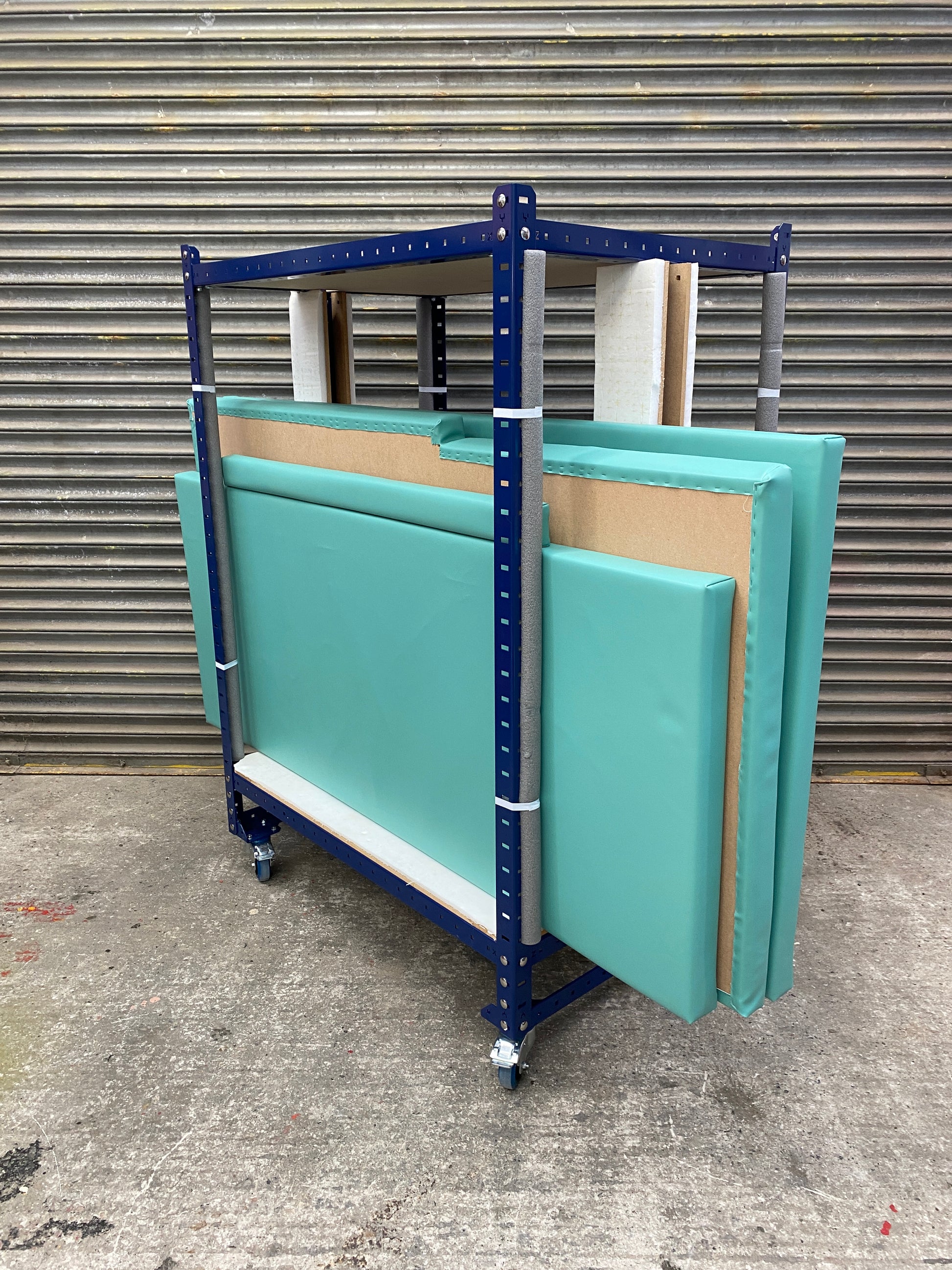 Stillages